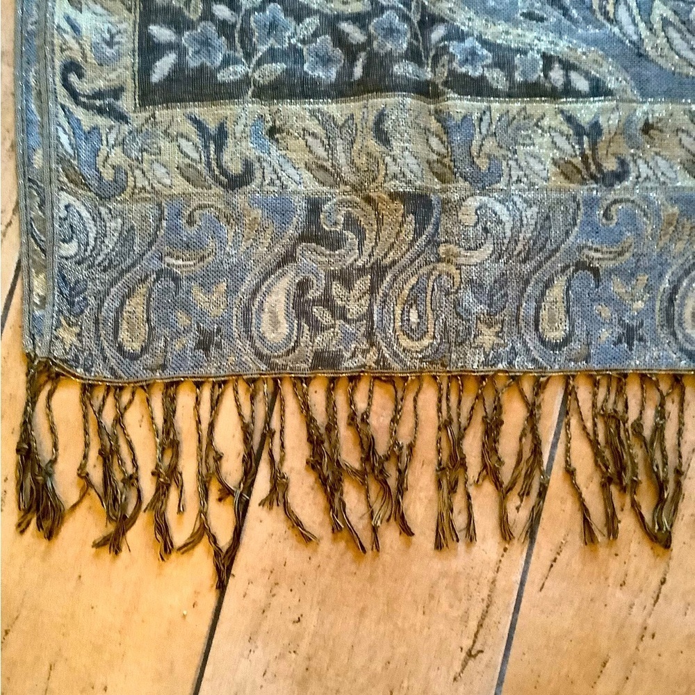 West Loop Metallic Jacquard Pashmina - Picture 4 of 7